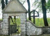 Brama cmentarza wojennego z lat 1914-1915 przy ul. Siostry Faustyny.