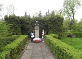 Pomnik J.U.Niemcewicza w ogrodzie Gimazjum Nr 24.