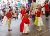 Pokaz taneczny w wykonaniu grupy 4-latków.