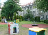 Bezpieczna wykładzina w ogródku przedszkolnym przy ul. Żywieckiej.